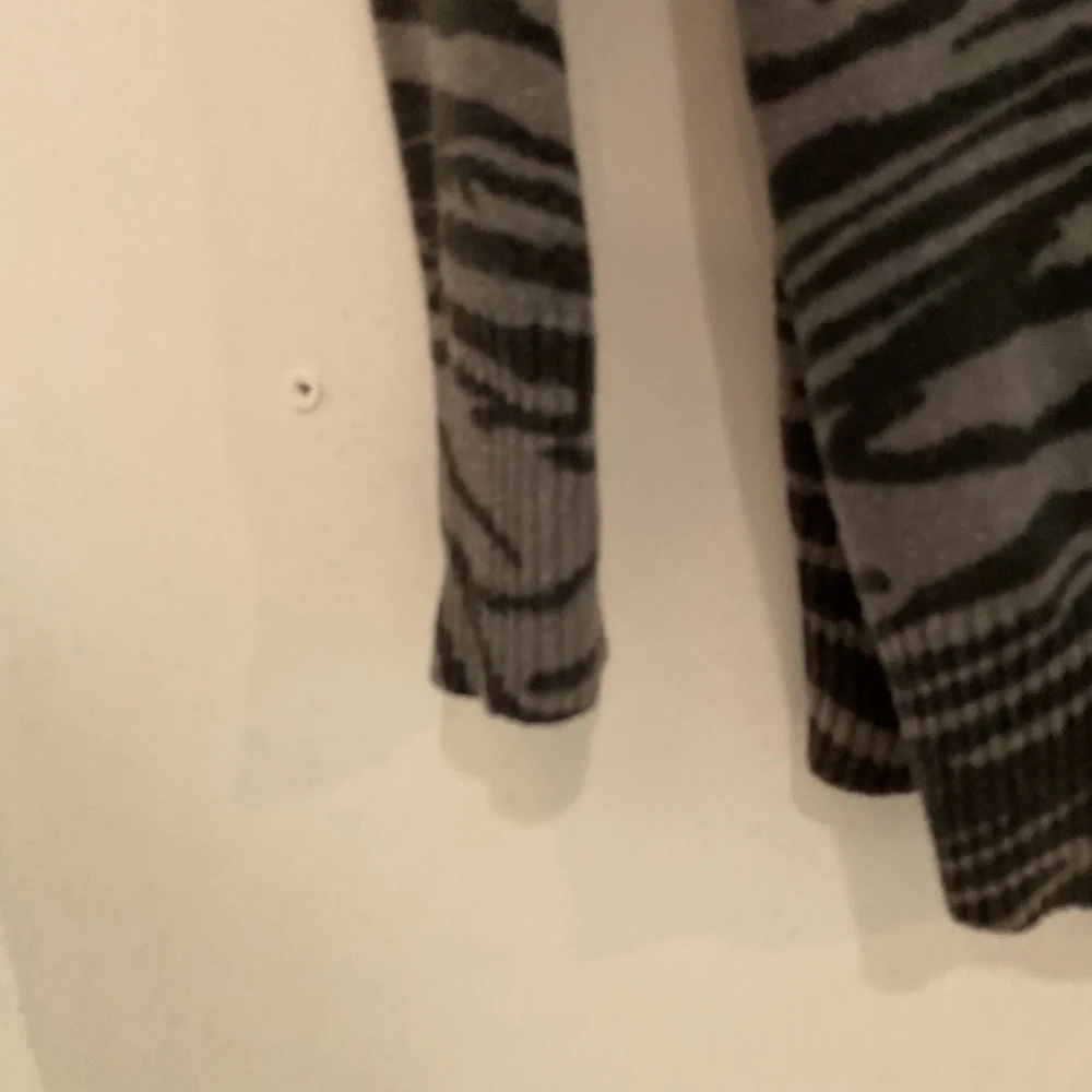 CLOTHING $5 - Picture 6 of 6